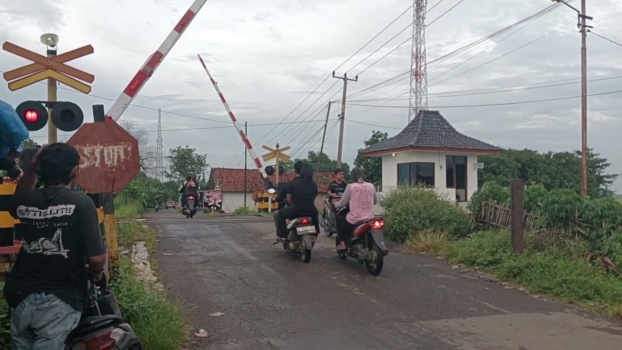 Pintu rel kereta cilege part 2
