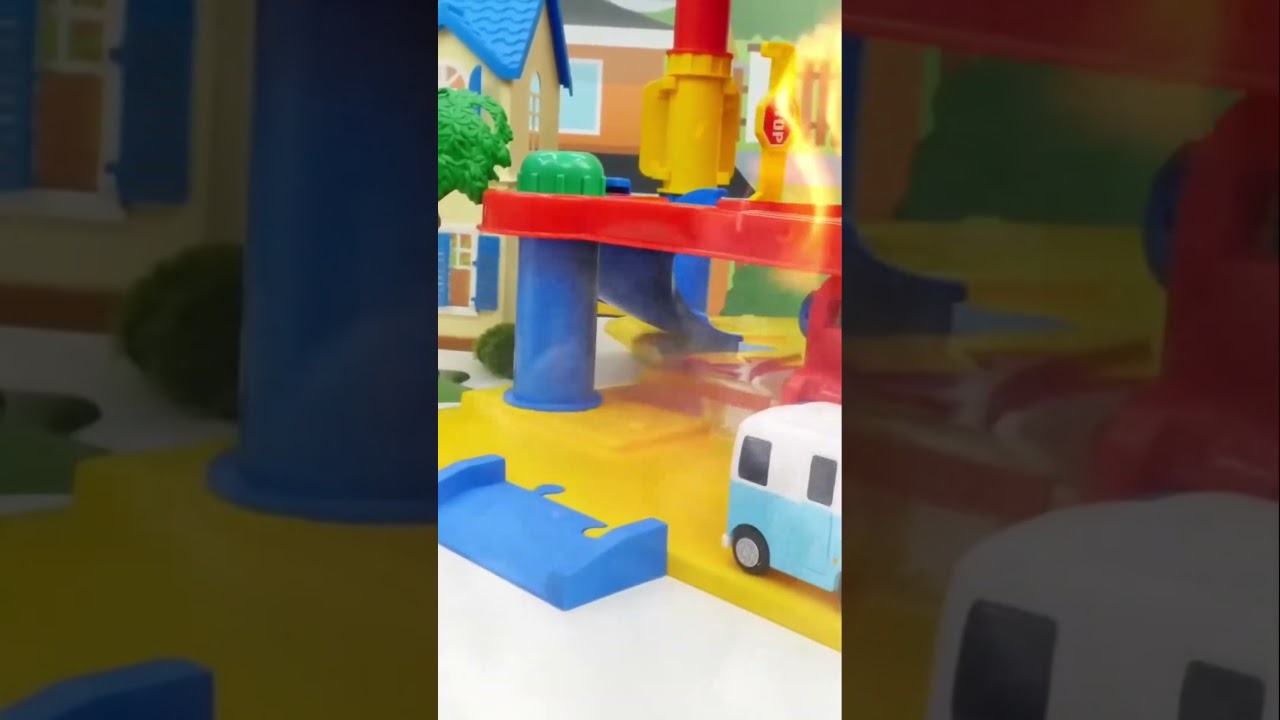 Tuli bensiiniasemalla! 🚒 Lelupaloauto, auta meitä! 🔥