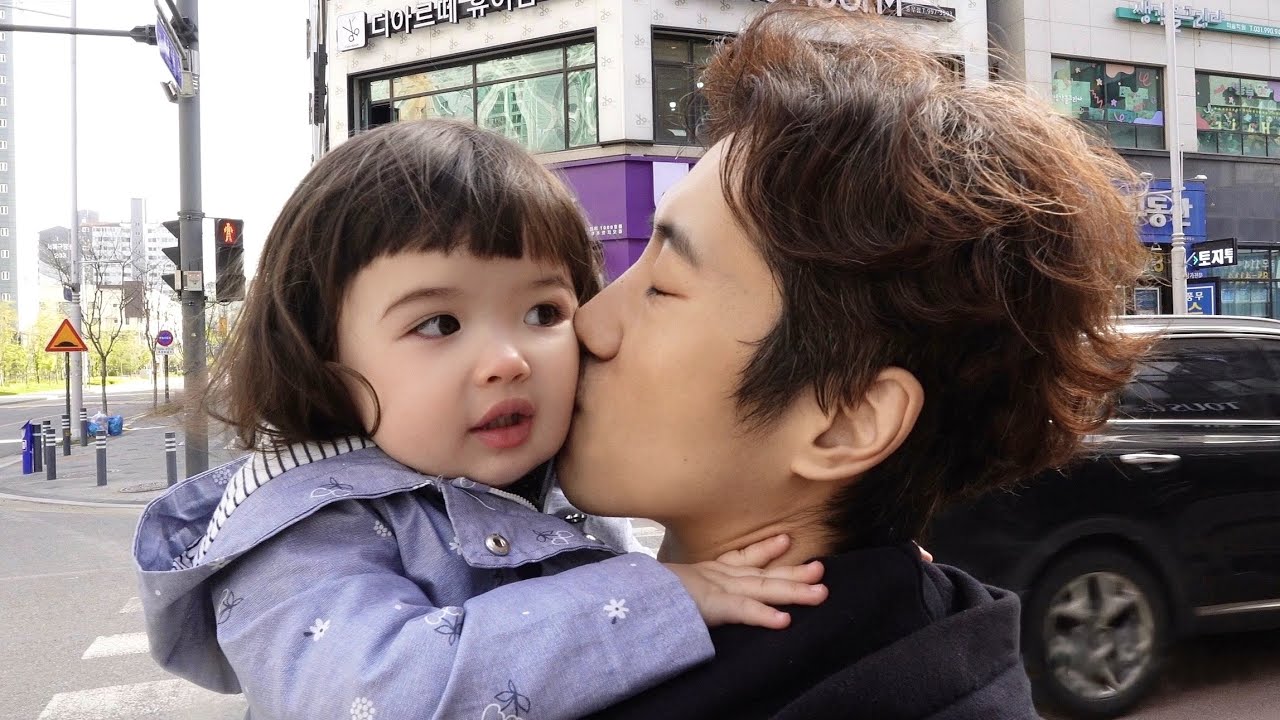 [SUB] Неожиданная реакция Роа, которая впервые в жизни посетила корейскую парикмахерскую ✂