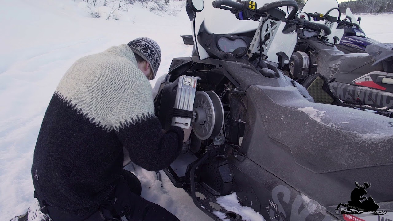 How to replace drive belt on a Skidoo Skandic 2017 snowmobile