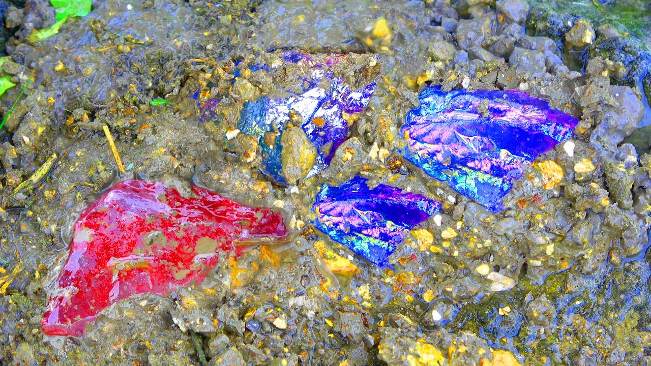 Uncovering the Mysterious World: A Rural Boy Discovered a Magical Crystal Treasure in a Mine