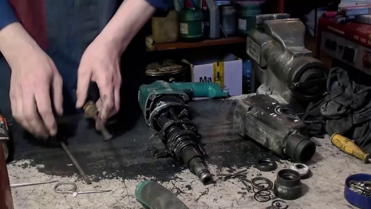 Makita HR 2450 брызгает смазкой