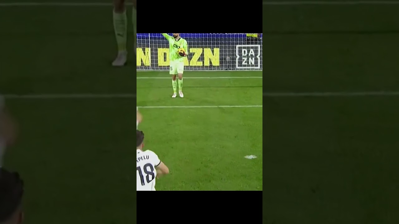 The worst penalty ever ?    #football #osasuna #valencia