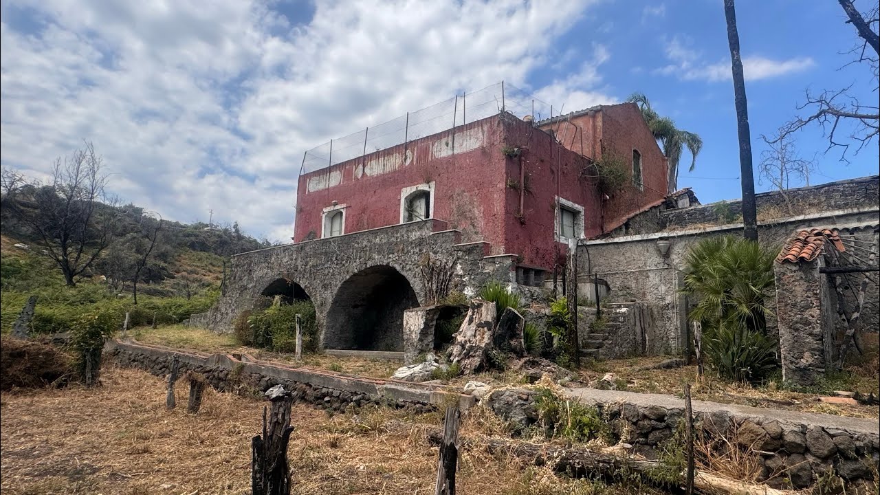 CASA ARREDATA ABBANDONATA NOBILE DECADENTE