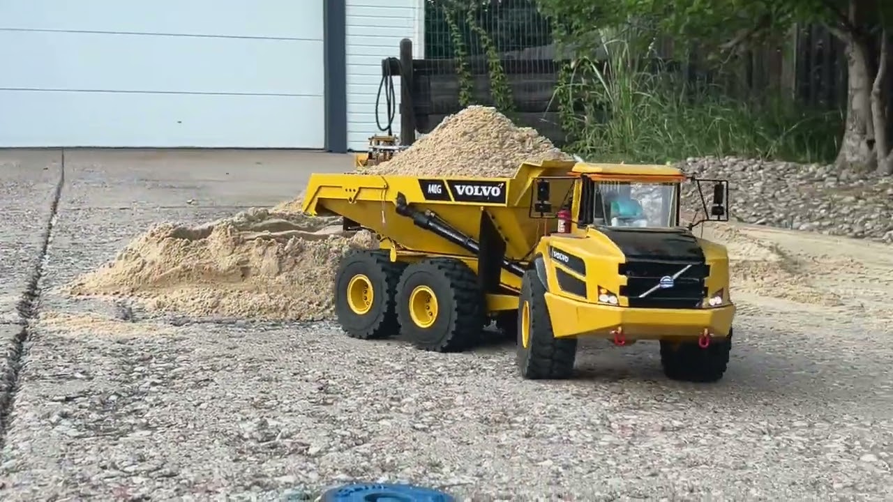 Sand leveling Pt.2 quick load. RC Construction