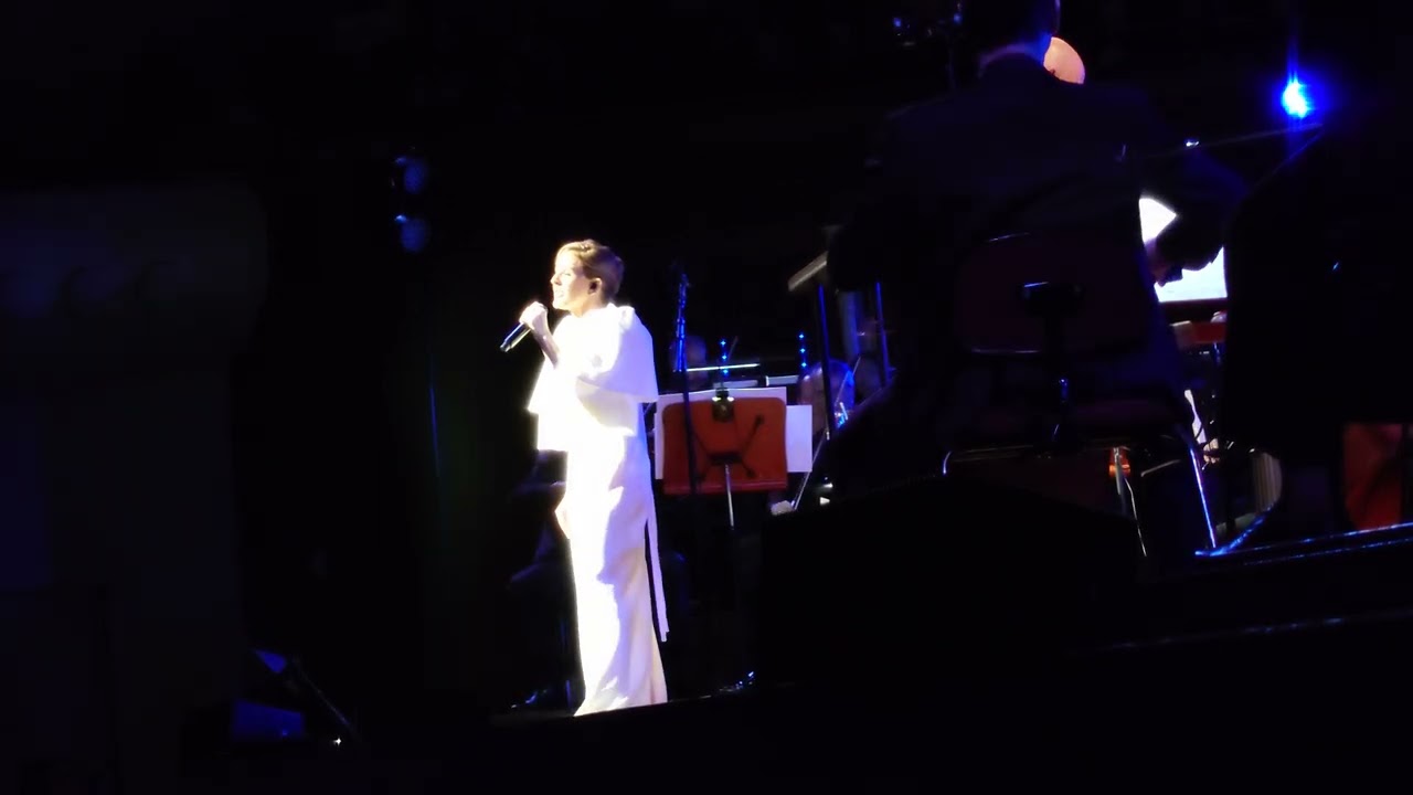 Ellie Goulding - Dead In The Water, LIVE @ Davies Symphony Hall, w/ SF Symphony, Nov 20, 2023, 4k