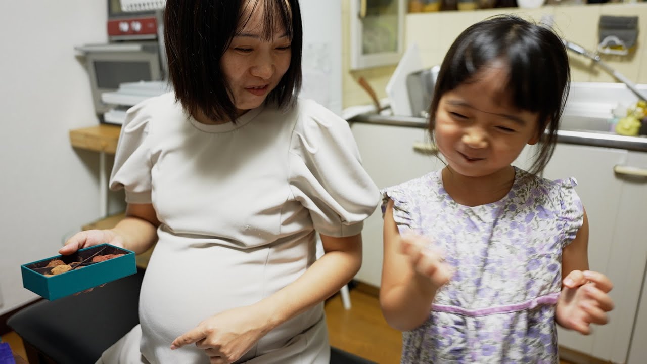 出産前に、結婚指輪の新品仕上げと高級チョコプレゼントした