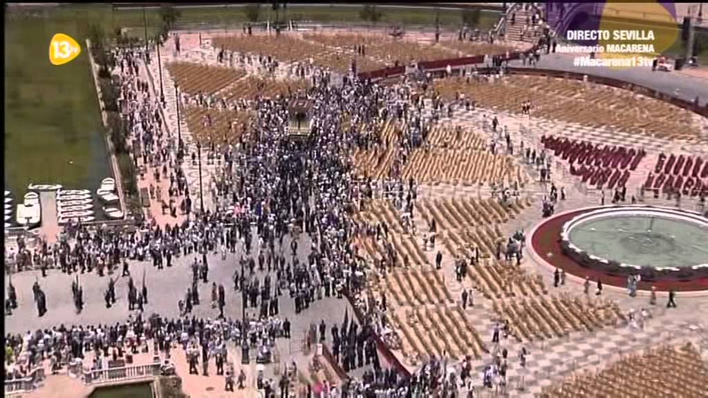 La Macarena saliendo de la Plaza de España