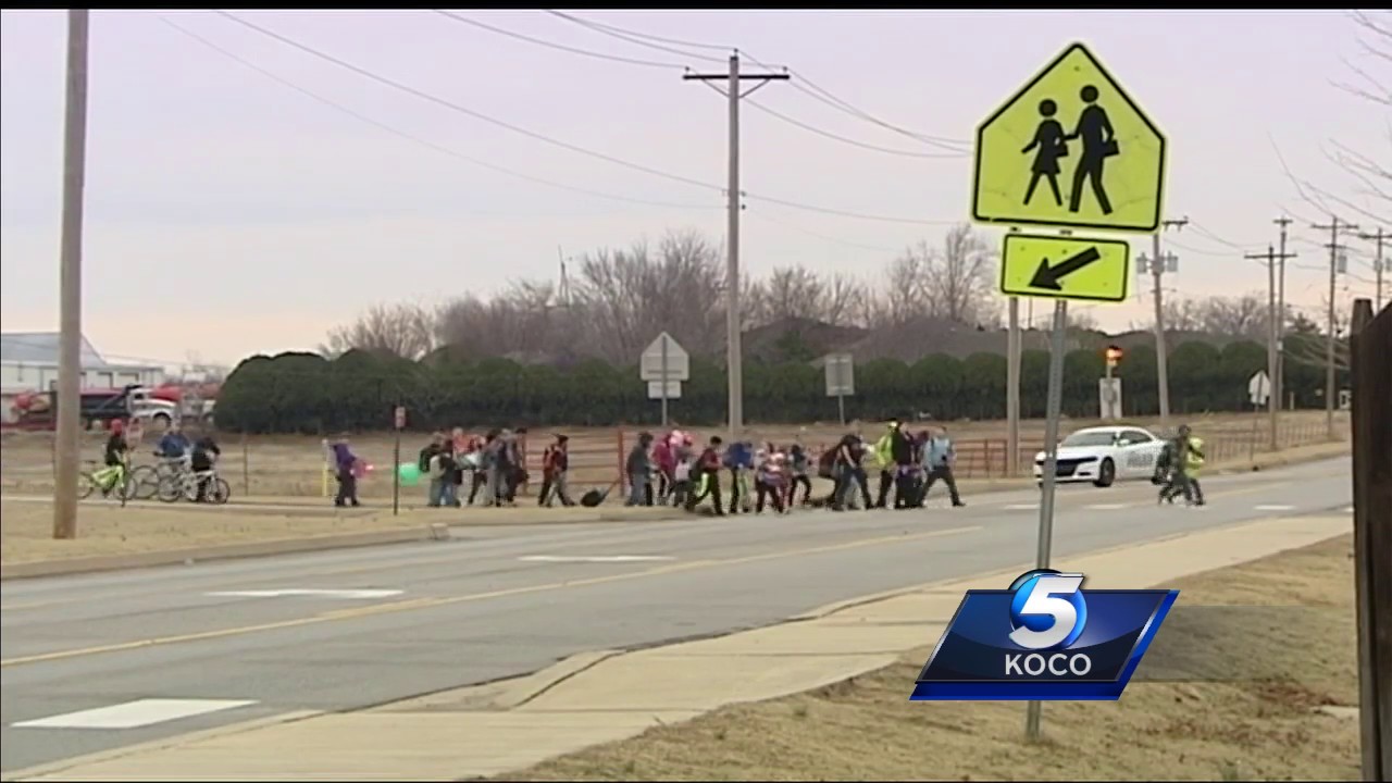 Perry School Board votes to suspend superintendent