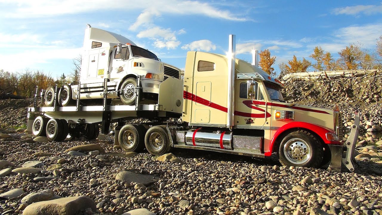 RC ADVENTURES - 28 tires trail trucking  Knight Hauler, Ford AeroMax on Trailer