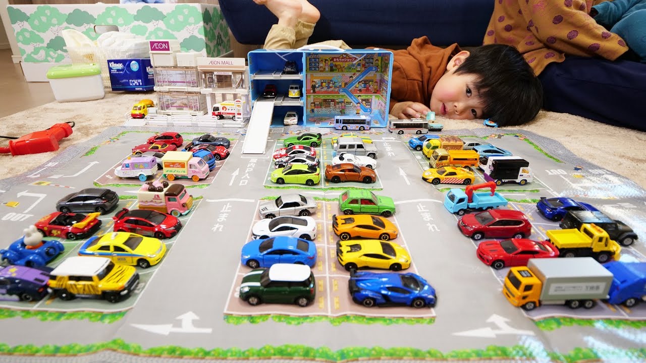 トミカ ひろ〜い駐車場のショッピングモールで遊んでみた