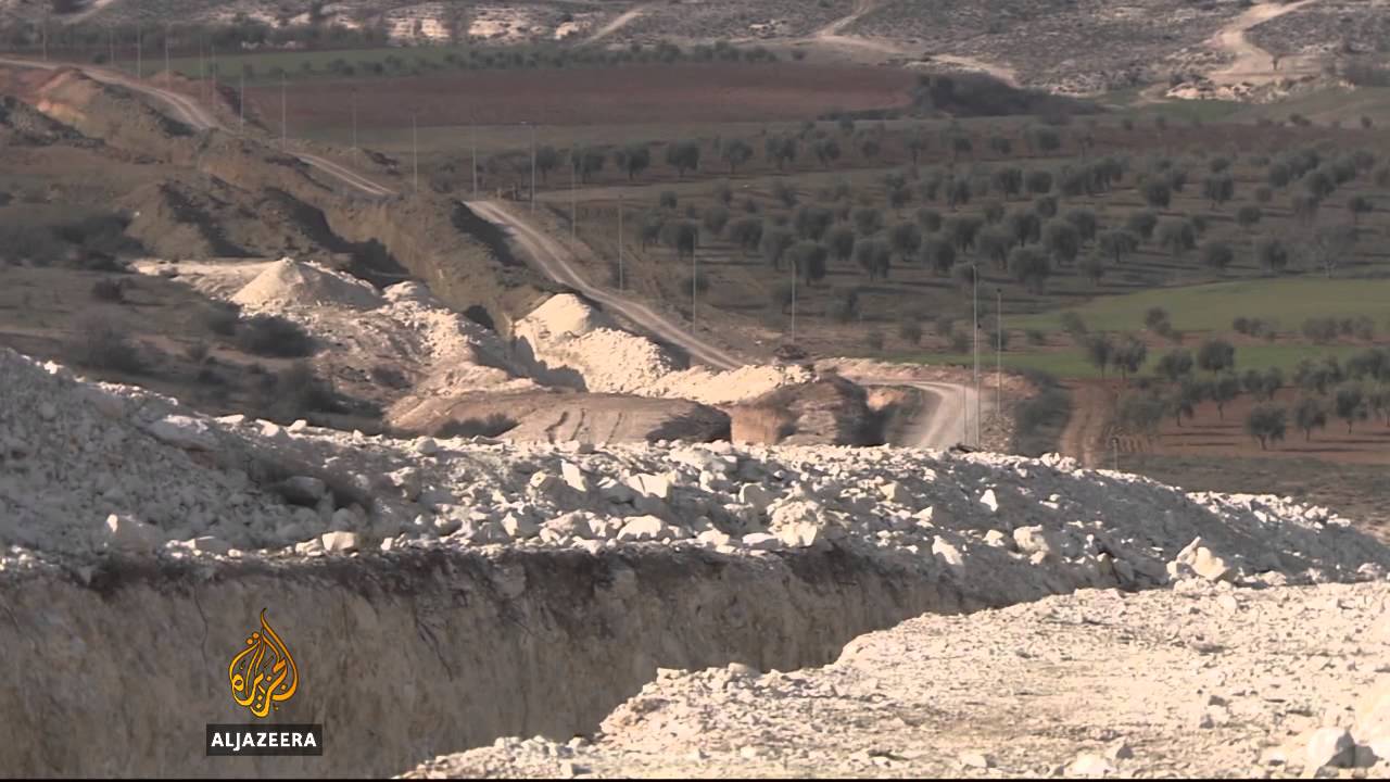 Turkey boosts troop presence along Syria border