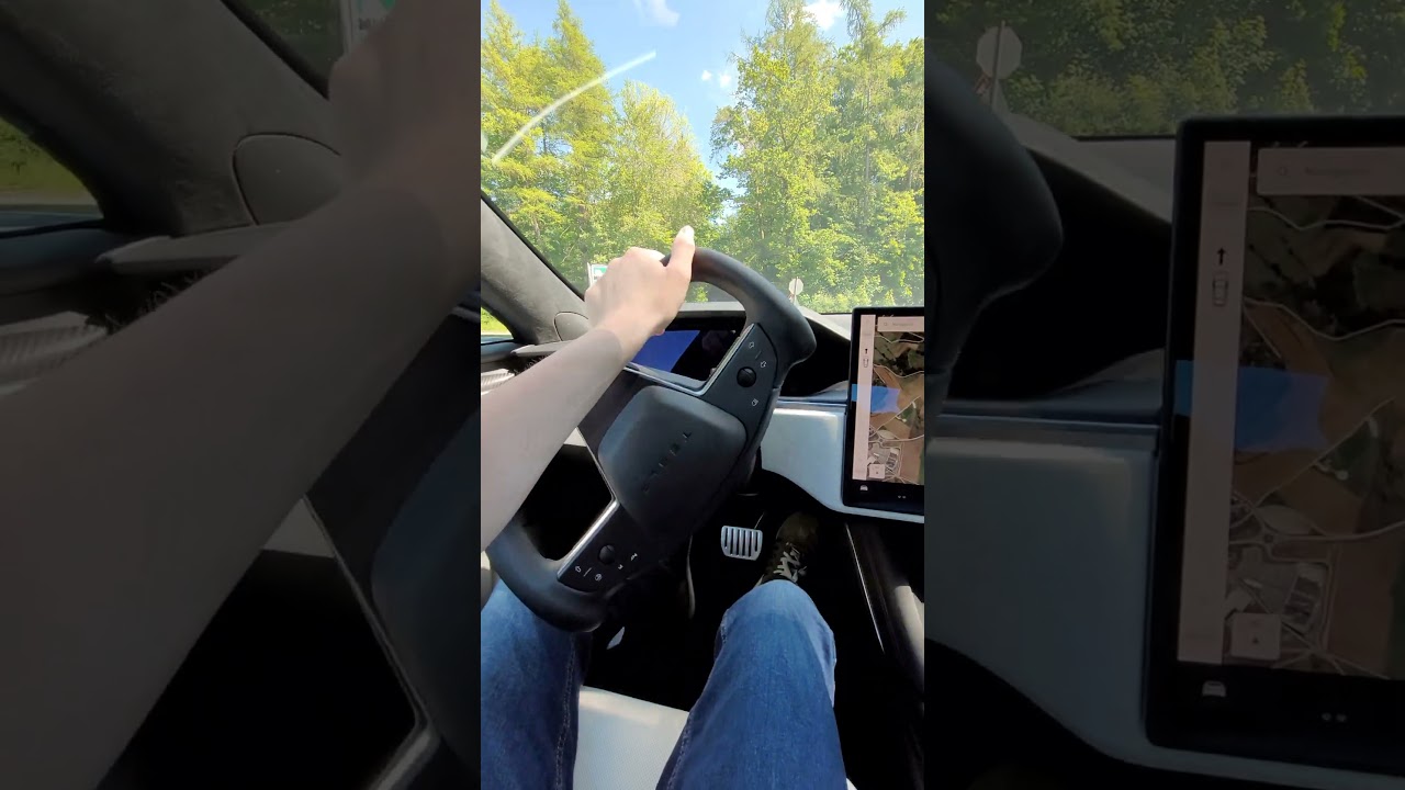 Das ist kein normales Auto! Das ist Plaid... auf bayerisch... bleeeeed