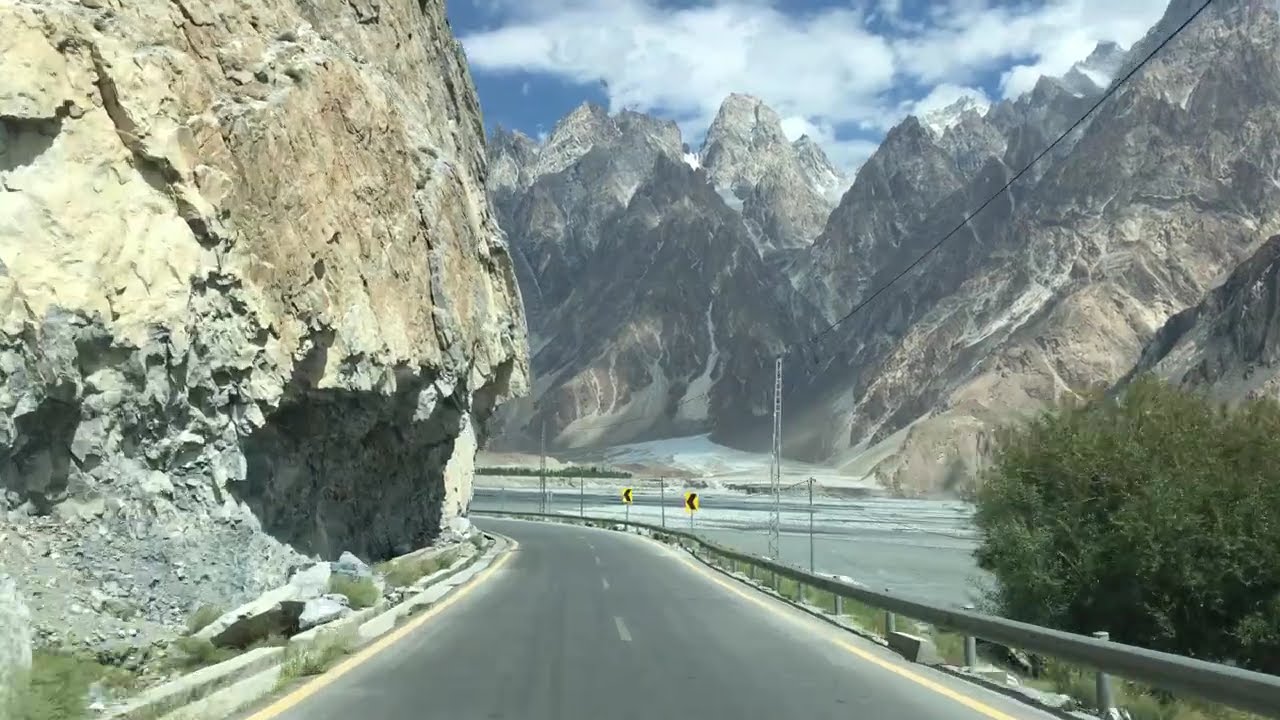 Road to Hunza | The Ultimate Journey Through Pakistan&rsquo;s Scenic Beauty