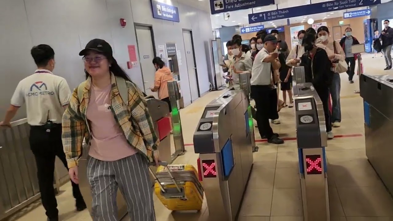 Metro Bến Thành_ Suối tiên mùa hè cho các con du lịch nhé mn!có gì lạ ko?