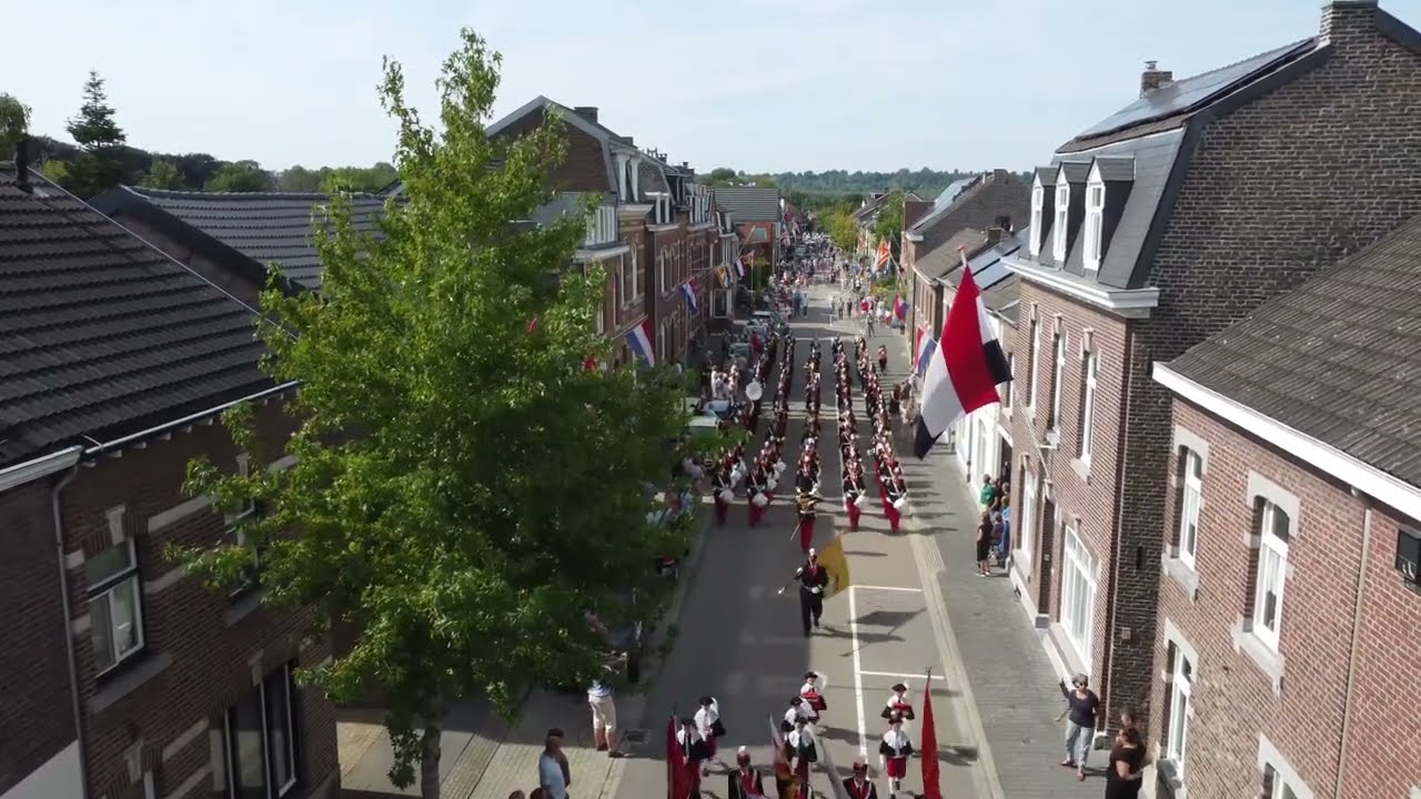 Koninklijke Harmonie Sainte Cécile Eijsden tijdens Street Parade