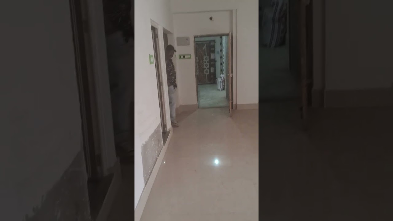 1383 sqfit 3bhk flat 2nd floor with lift dumdum can't mordarn park call 9836 997289 
