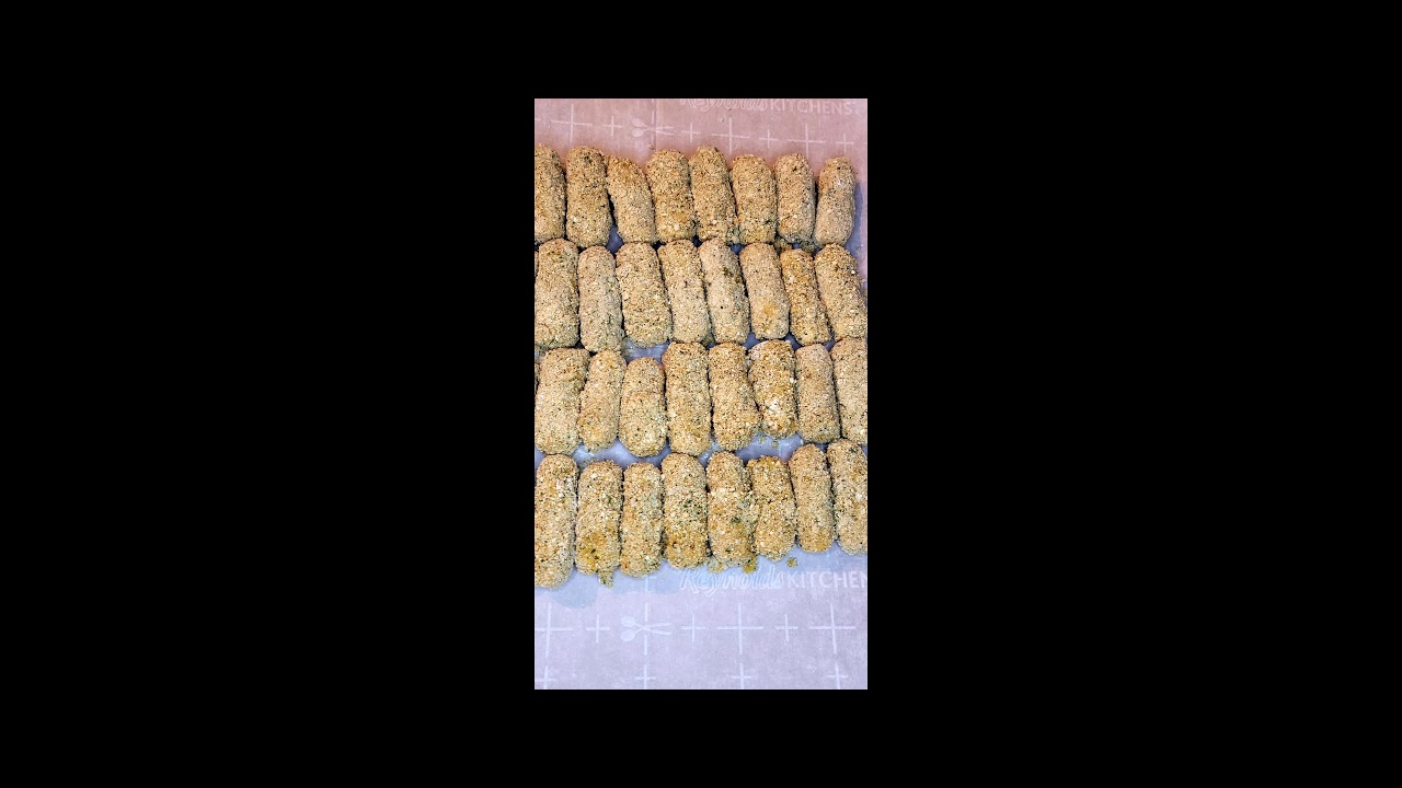 Mamuchi's Homemade Mozzarella Sticks❤ Garlic salt/Sazon Complete/ Bread Crumb/Egg/Cast Iron/Pepper