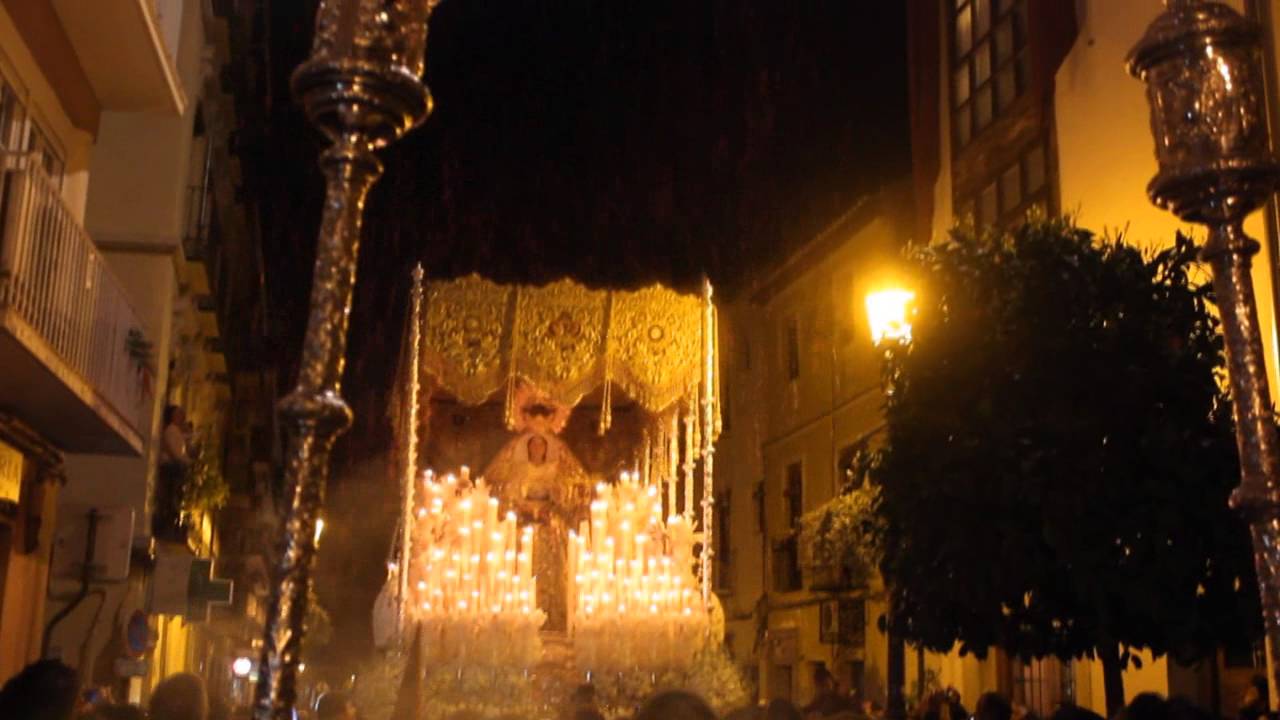 Petalada Misericordia Coronada en Molinos Semana Santa Granada 2016