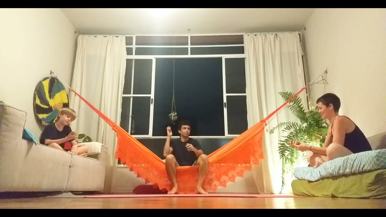 AcroYoga na Quarentena - Trio em casa (6) 