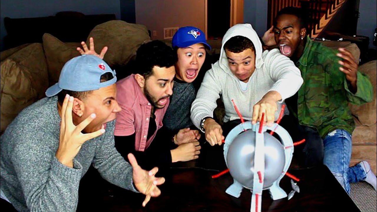 SCARY BOOM BOOM BALLOON CHALLENGE!!