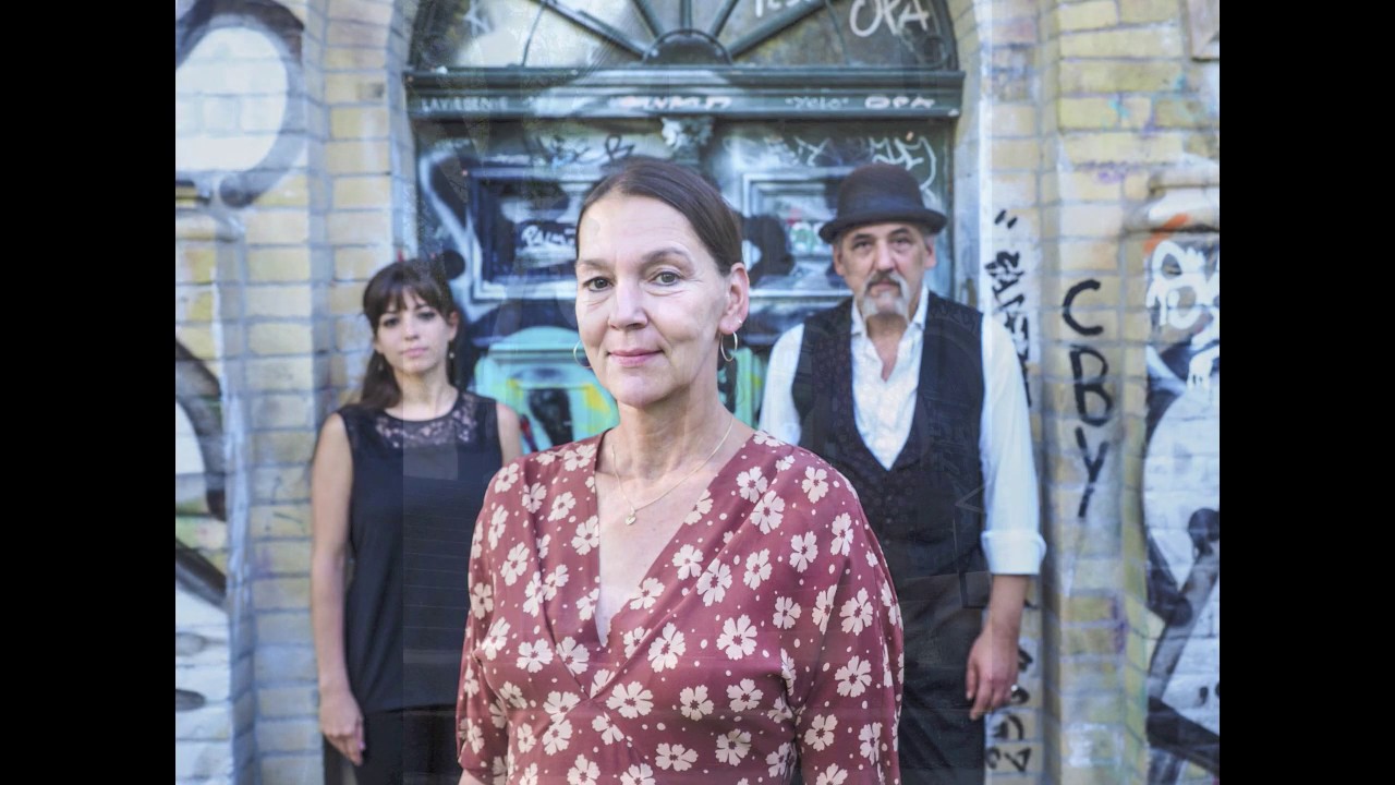 Poesique - Und weil die Welt sich doch dreht