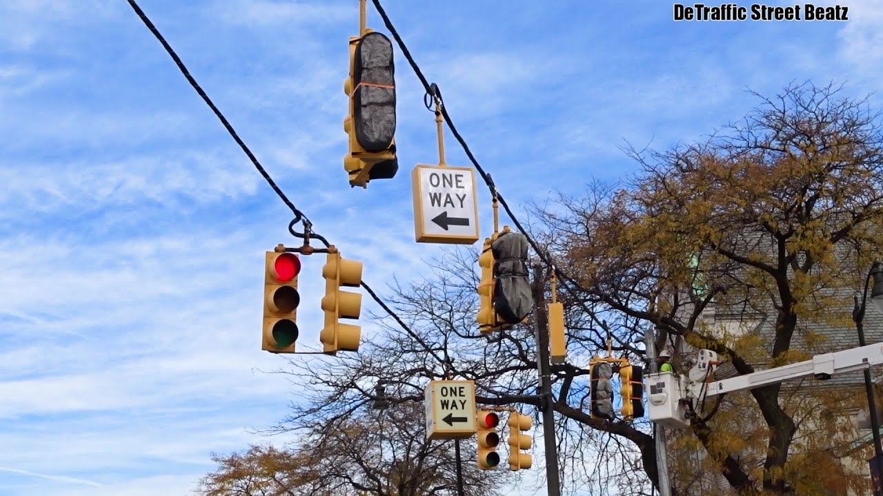 Traffic Lights Covered Up Before Upgrade to New Signals | I-75 Service Dr & Second