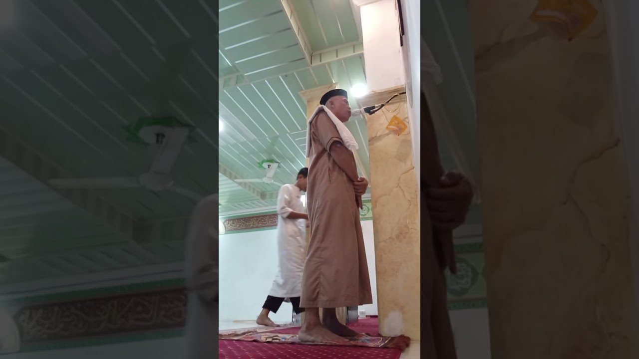 Pertama kali adzan isya dengan nada lain di mesjid baitul makmur kompleks pasar mandonga kendari 