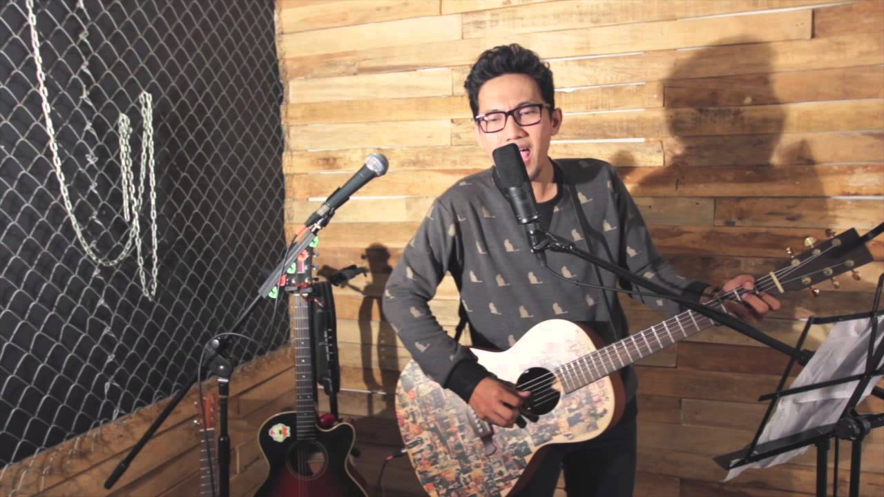 KINGS OF LEON - USE SOMEBODY COVER LOOP STATION LIVE PERFORM