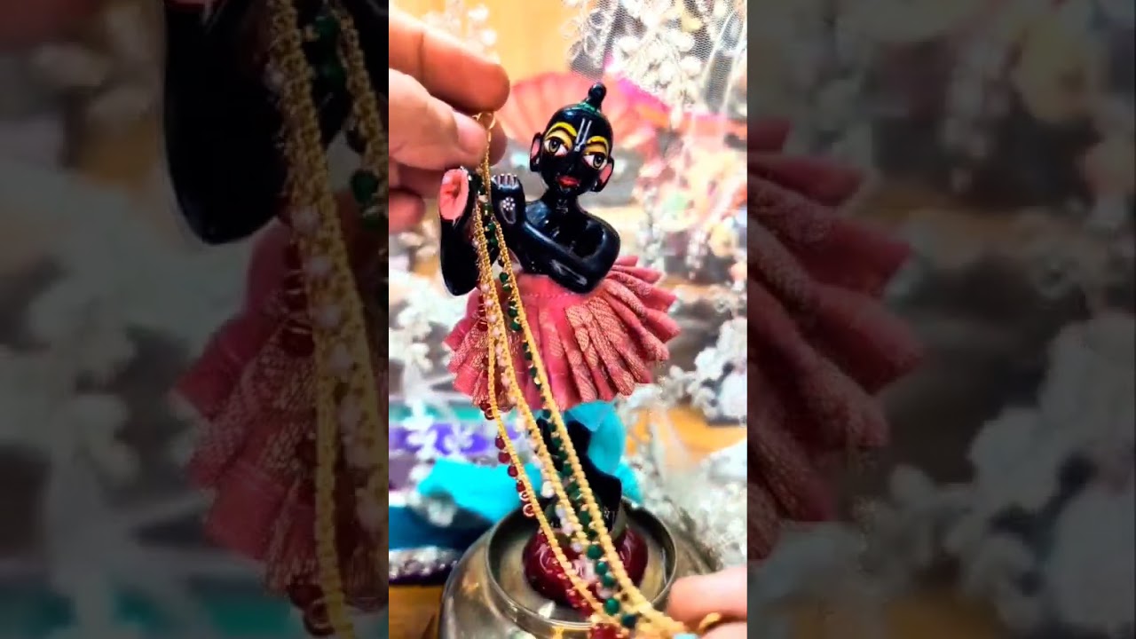 #heavy #shringar tips #krishna #iskcon ##bhakti #harekrishna #radhakrishna #ladoogopal #hindudeity