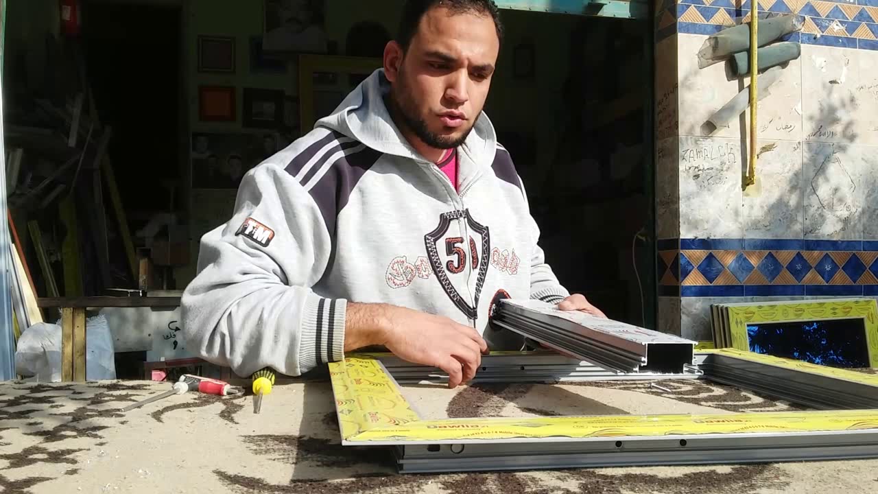 كيفيه صنع شباك قلاب ألمنيوم فى برنامج تعلم الالمنيوم في شهرين مع حازم الهنداوي