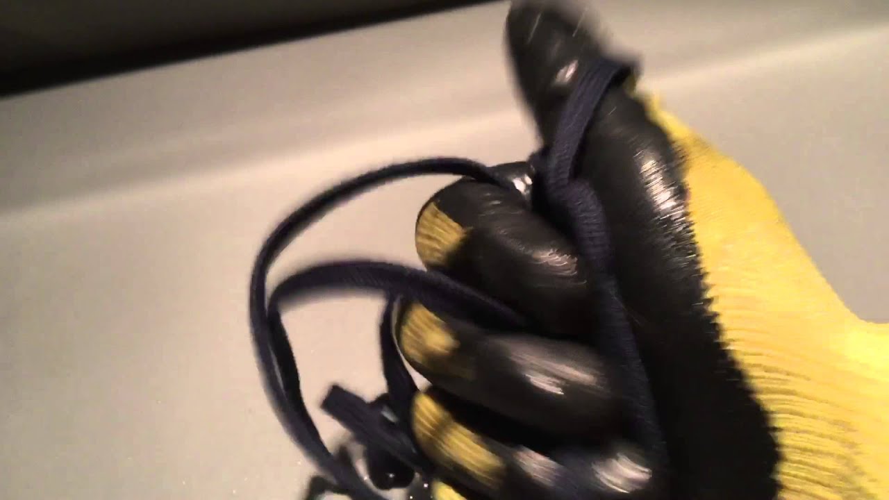 Slapping shoe lace