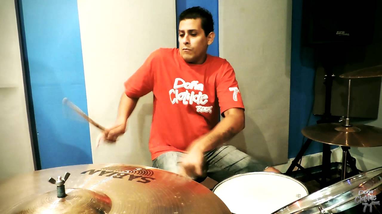 Do&ntilde;a Clotilde - Siempre girando - Video Oficial