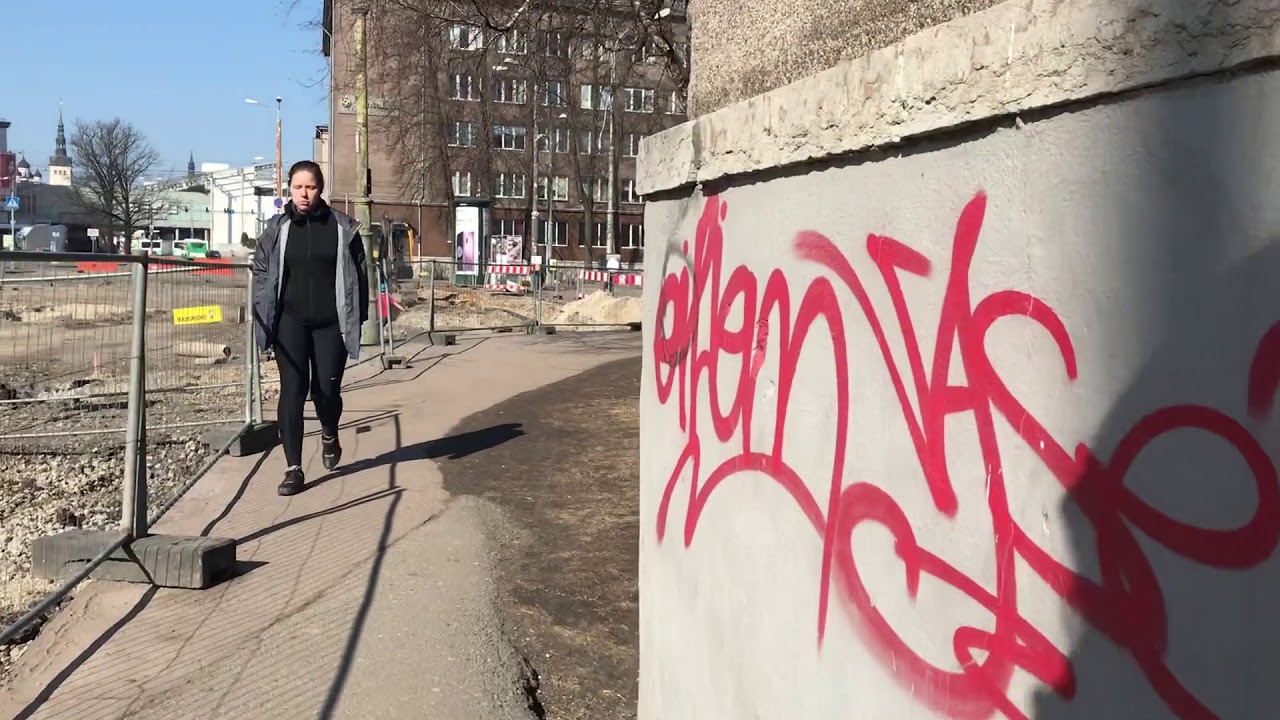 ASMR walk in my spring boots. Sounds of footsteps in the city.