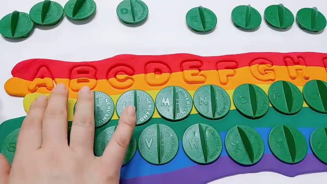 Alphabet Song | 무지개 색 플레이도우에 alphabet A부터 Z까지 찍기 틀로 찍어 보았어요.