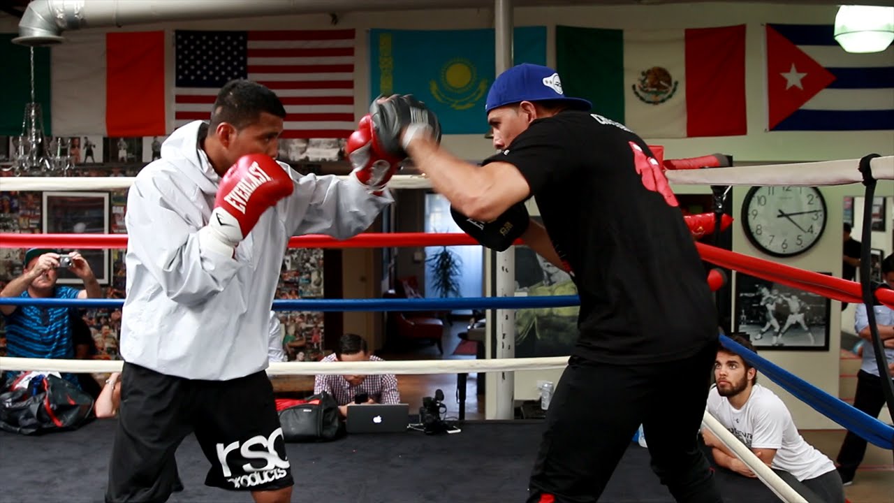 Roman Gonzalez looking like a beast on the mitts days away from Cuadras fight