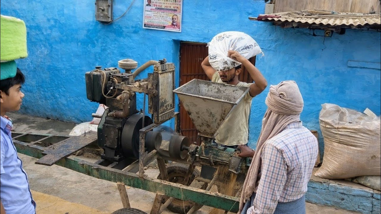 आज धान कूटाना है 😄