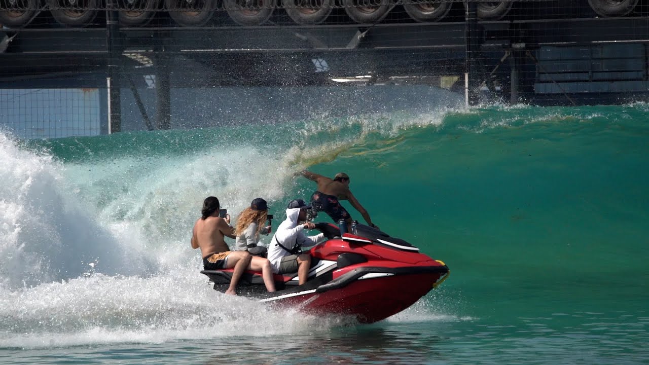 John John  surfing in Abu Dhabi wave pool - ג׳ון ג׳ון מפרק את הבריכה של קלי באבו דבי!!