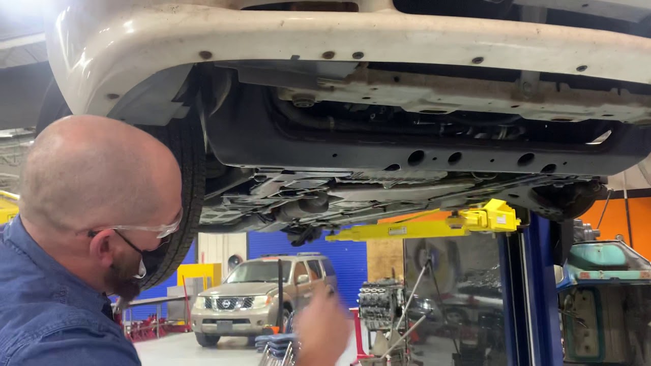 How to use engine oil dye to diagnosis an oil leak.