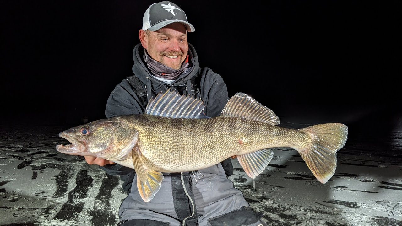 IFISH PRO и VMC Rattle Spoons для ловли гигантских судаков на раннем льду в Северном Висконсине S...