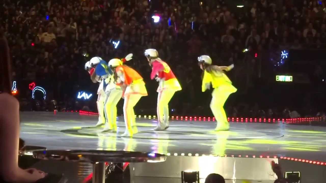 131122 MAMA 2013 - Crayon Pop (Bar Bar Bar)