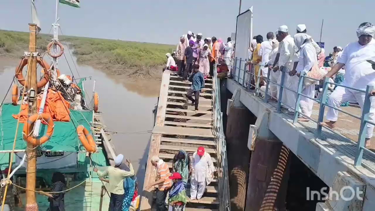 नर्मदा परिक्रमा मे एक तट की परिक्रमा पूरी करने के बाद दूसरे तट पर जाते हुए 