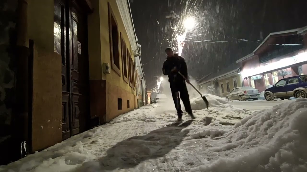 Am Curățat Zăpadă În Curte Și În Stradă Ninge Tare