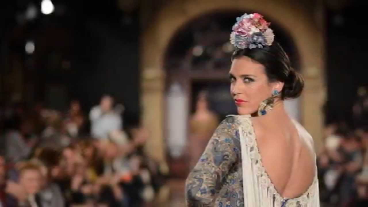Pastora Pav&oacute;n Cruz ni&ntilde;a de los peines (pintor de loza) Sevillanas