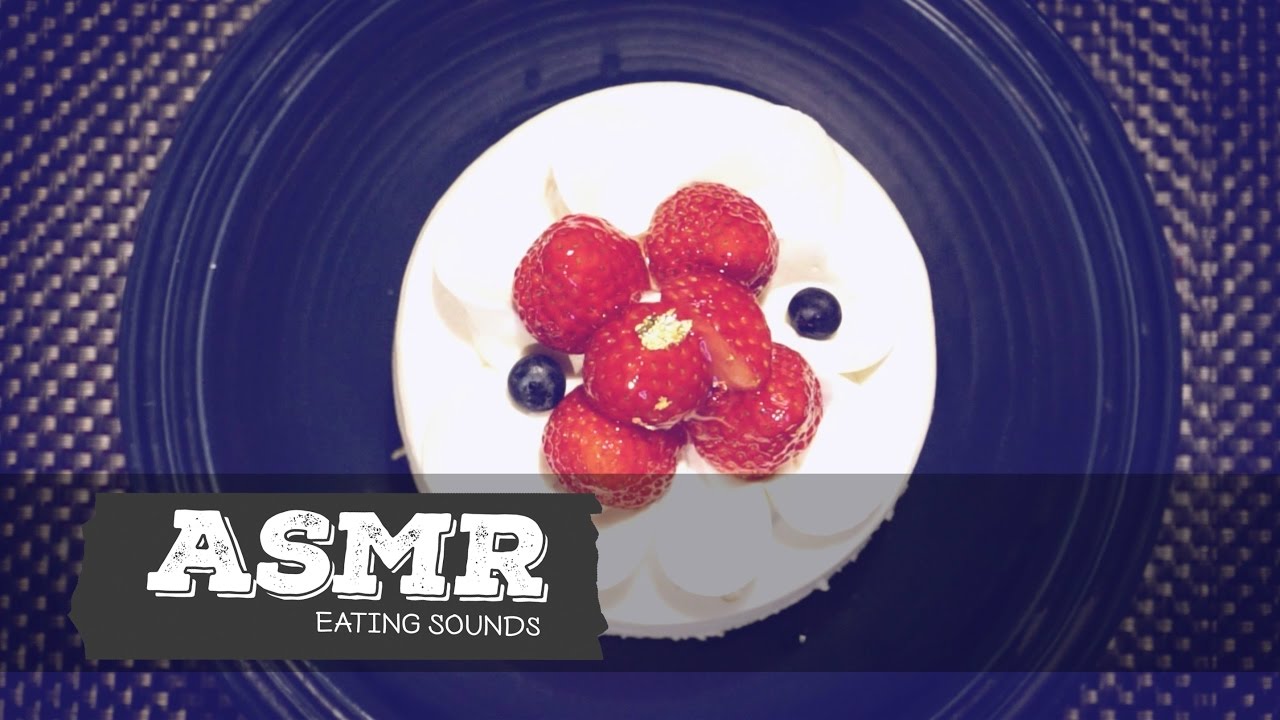 [ASMR]도깨비 패러디(공유는 어디?) 폭신한 딸기 생크림케이크 이팅사운드/Strawberry Cake Eating Sounds/No talking