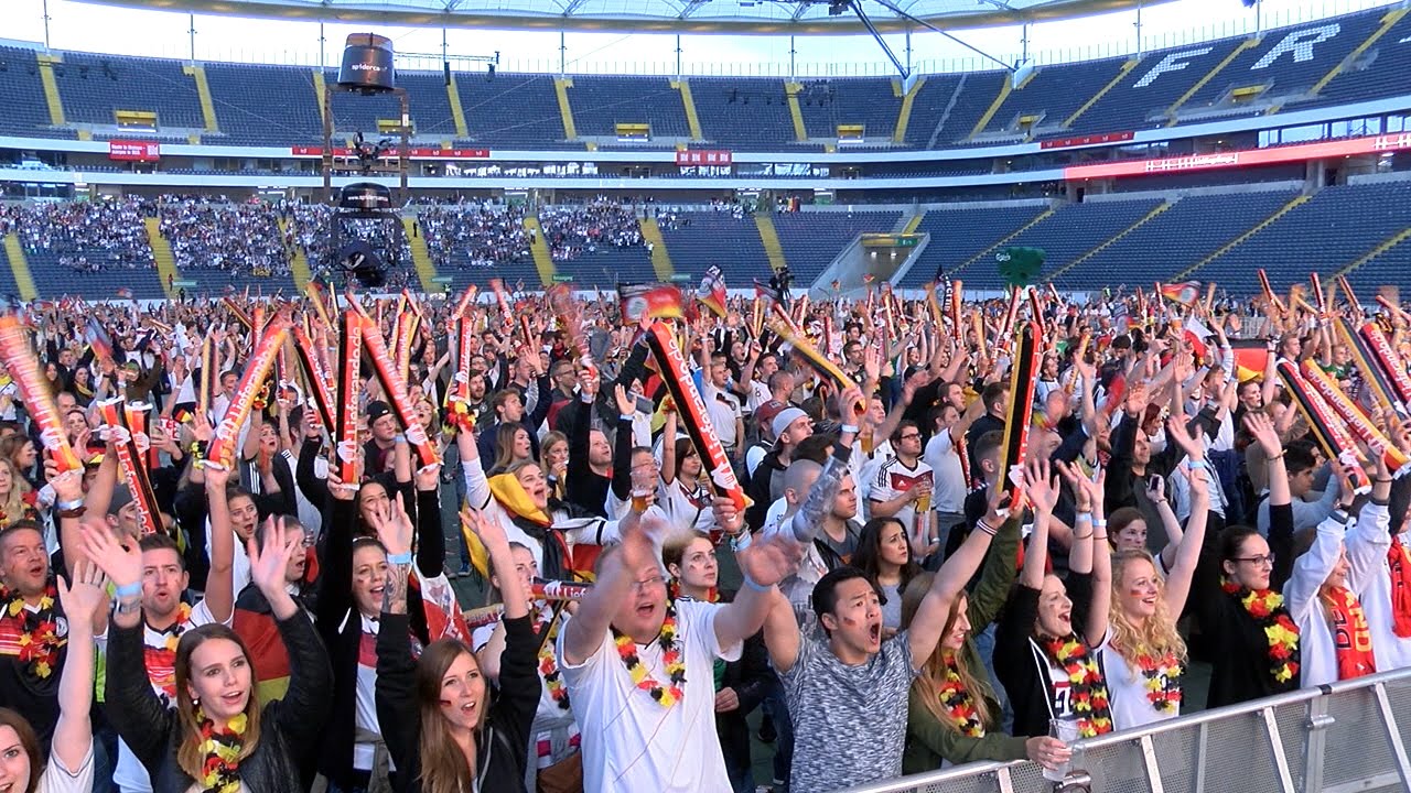 Fu&szlig;ballparty in der Commerzbankarena
