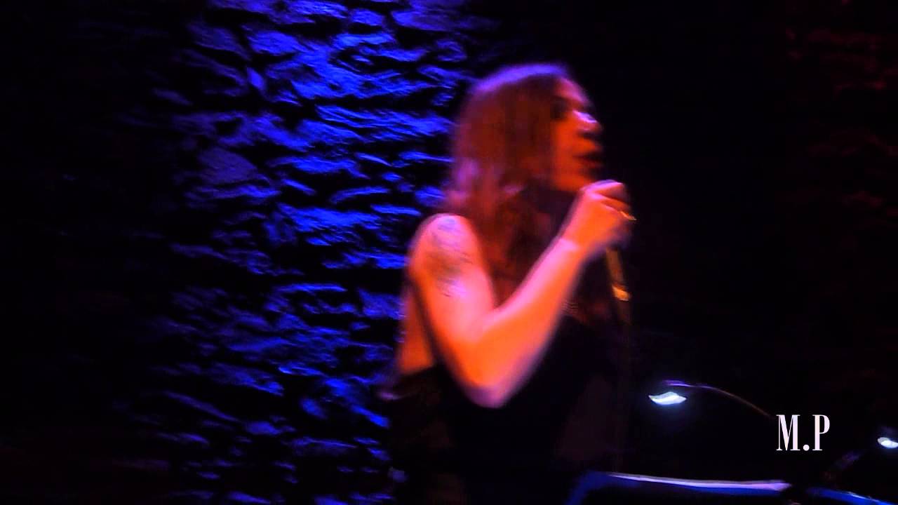 Ευρυδίκη - Είμαι άνθρωπος κι εγώ @Μαύρη τρύπα Live 10/05/15