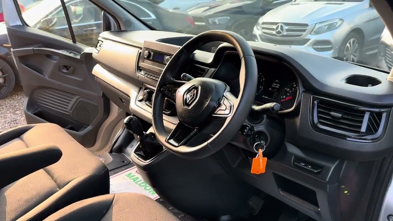 Reno trafic for sale at maldon cars and vans