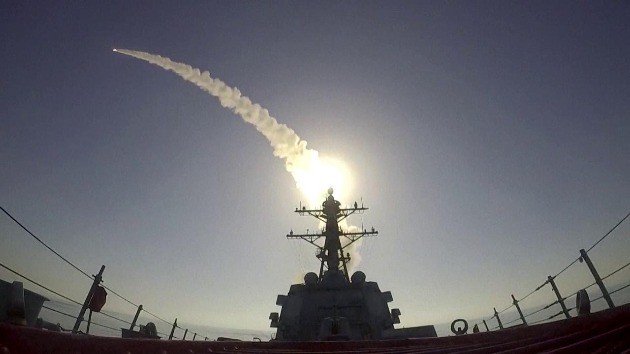 Gli STATI UNITI diffondono il video degli attacchi ALL'IRAN: missili e caccia in azione