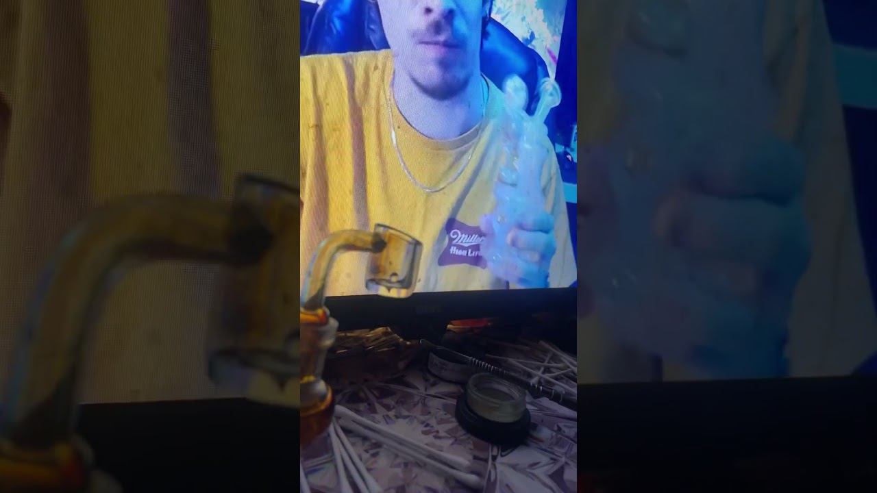 Dabskis while watch rawog oh yeaaaa #dabtool #dabzee #dabz #headdy #hash